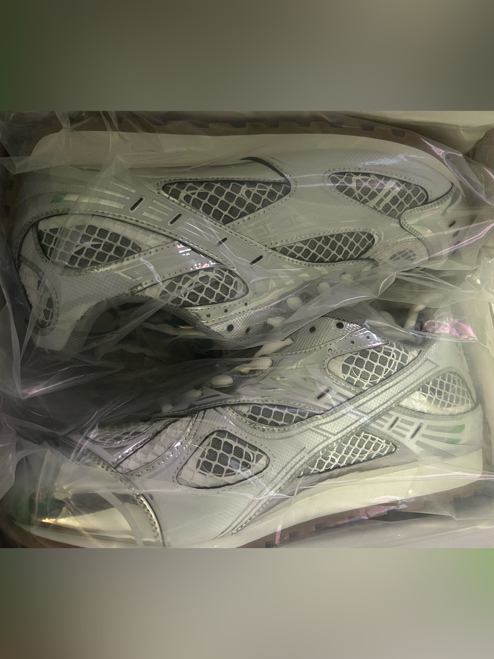 Men Silver Mesh Athletic Sneakers - Lightweight Breathable Design